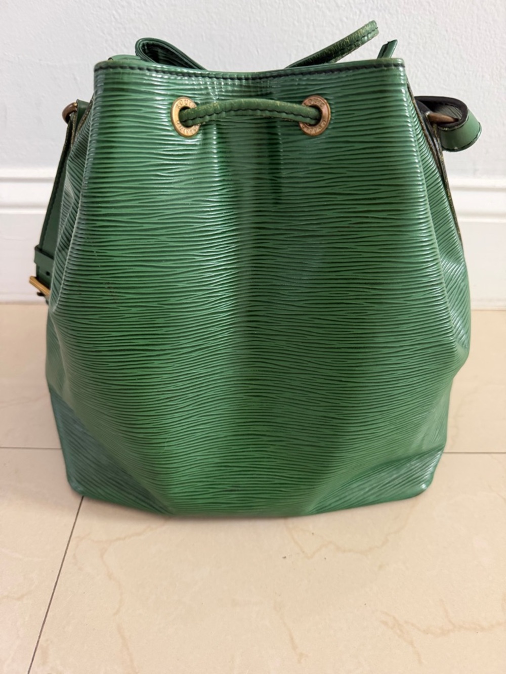 Green Bucket Bag - Women's Crossbody Shoulder Bag - Picture 2 of 13
